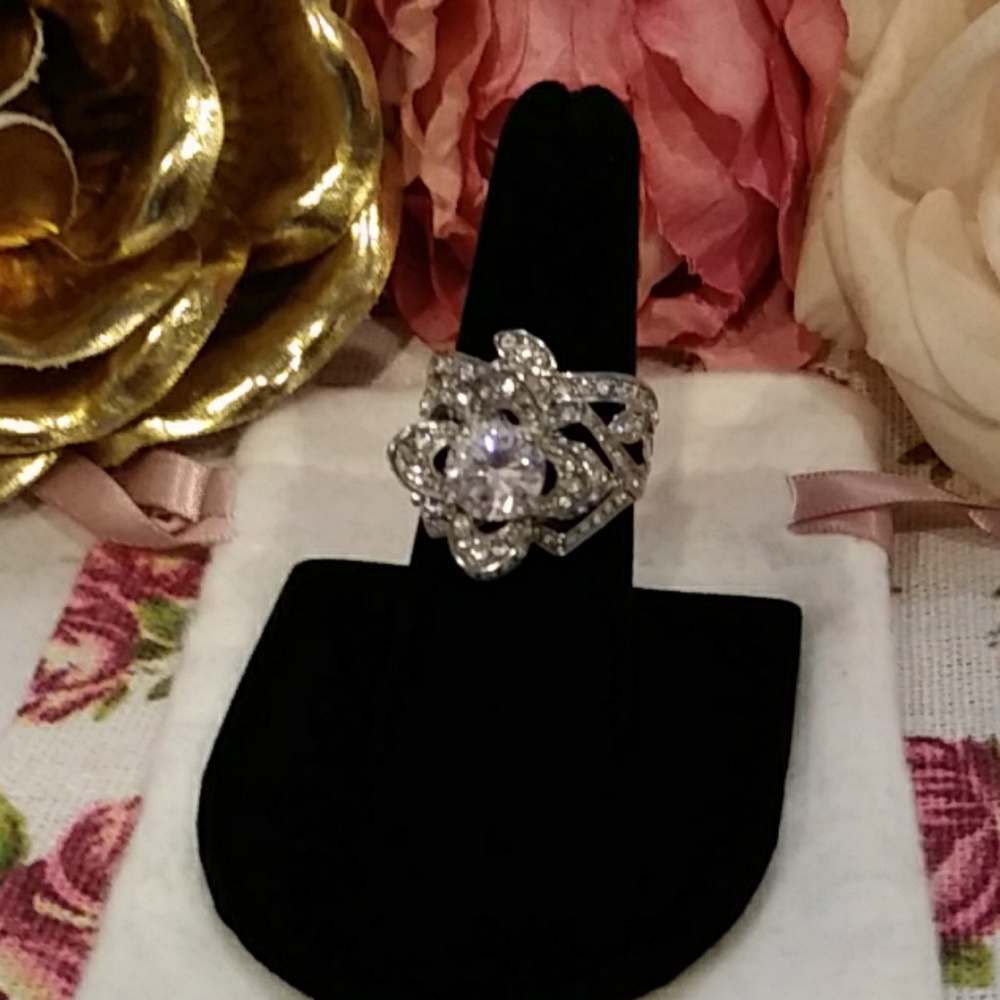 Sparkling Sterling Silver 🌼 Ring
